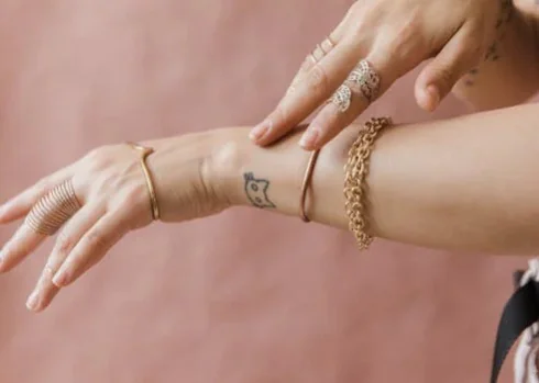 Sleek Gold Bangle