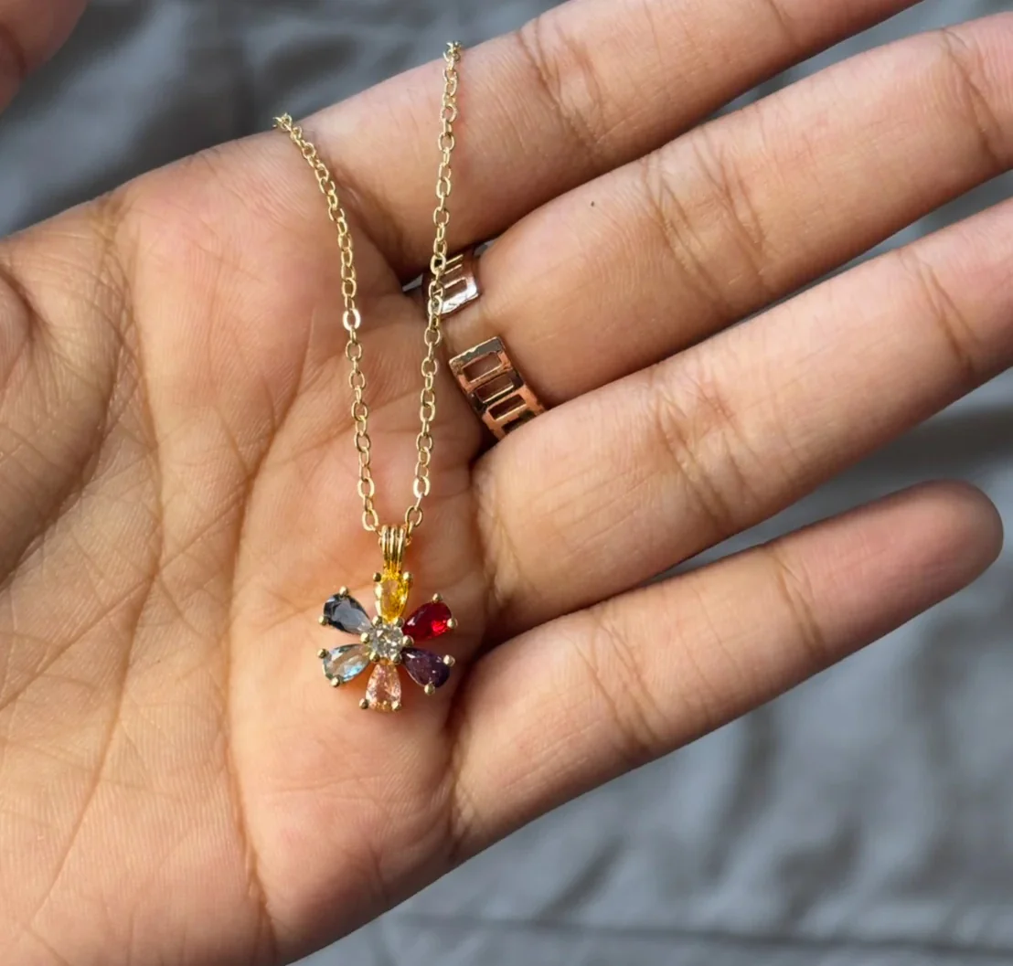 Minimal floral everyday pendant