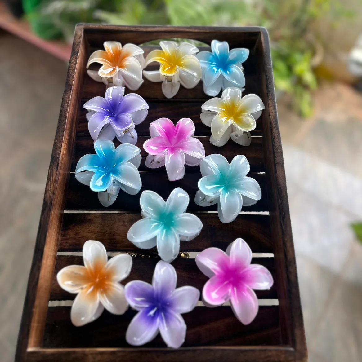Medium floral claws