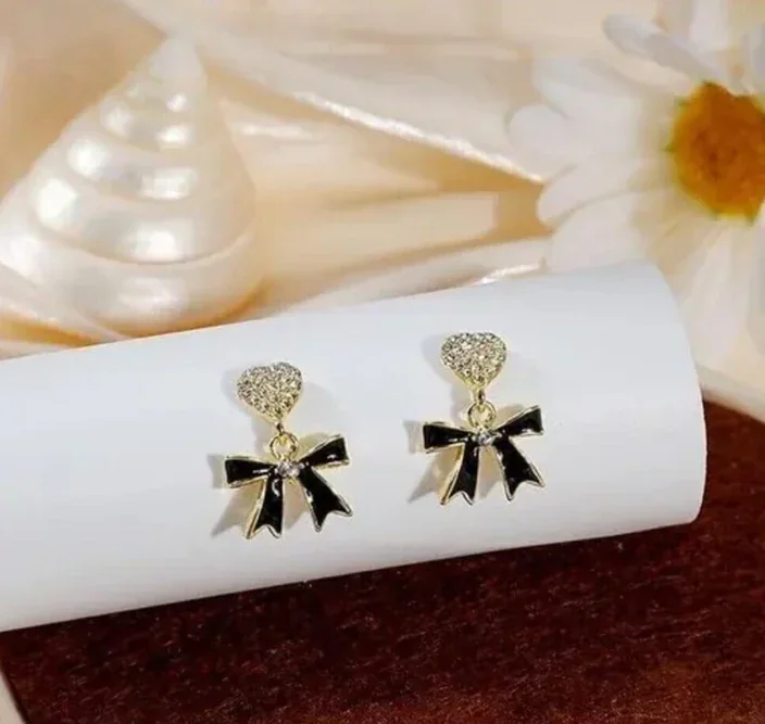 Golden bow sparkle earring ✨ 1