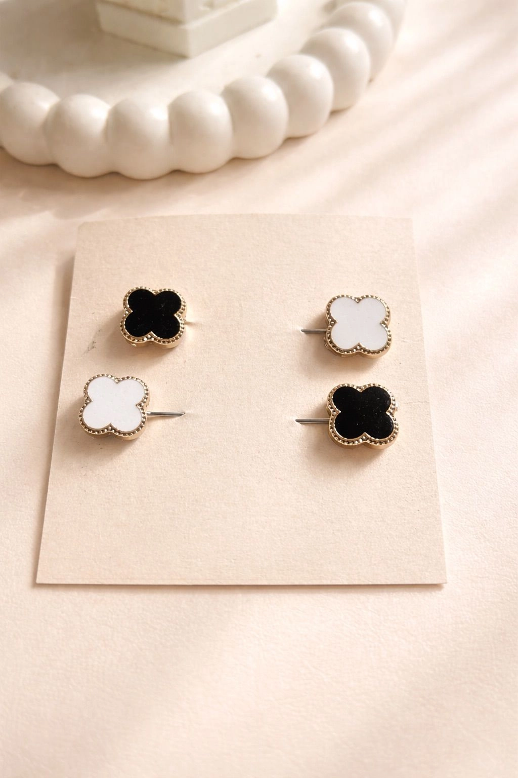 Hijab pins ( clover)