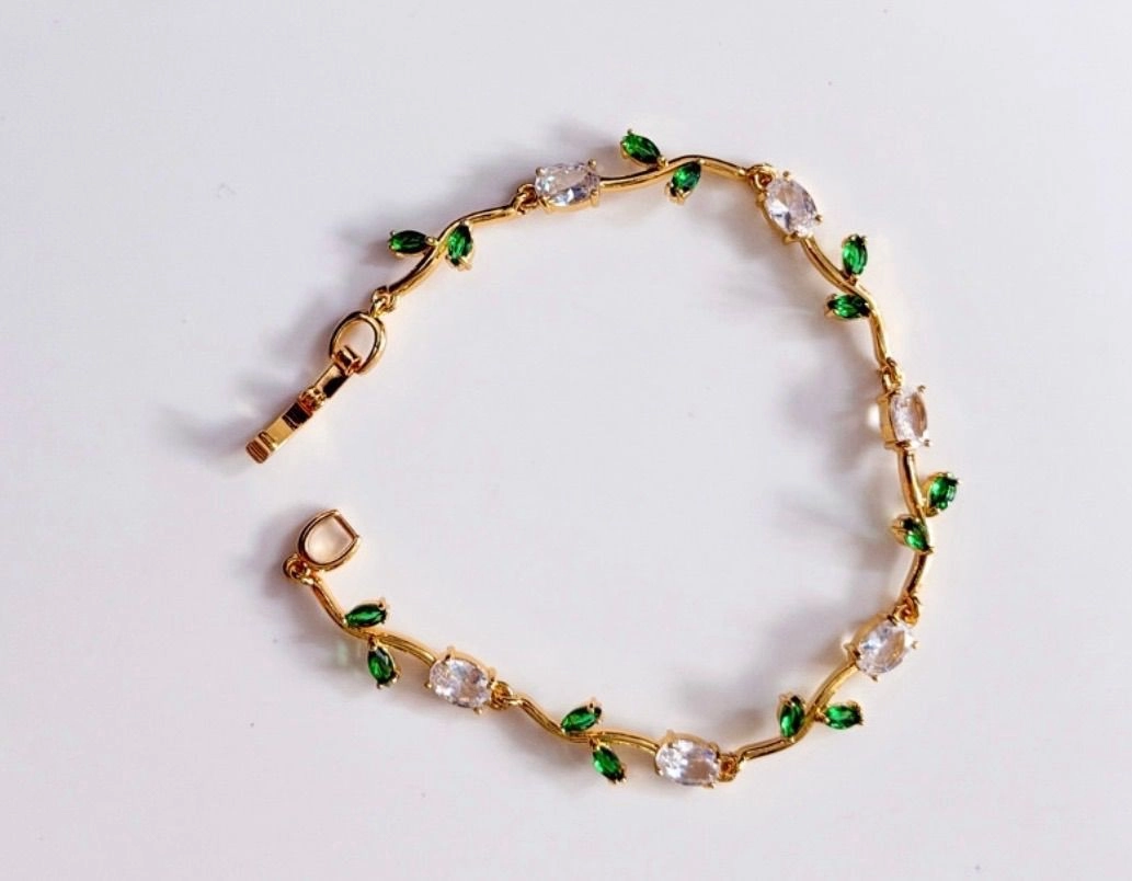 White and green tulip bracelet