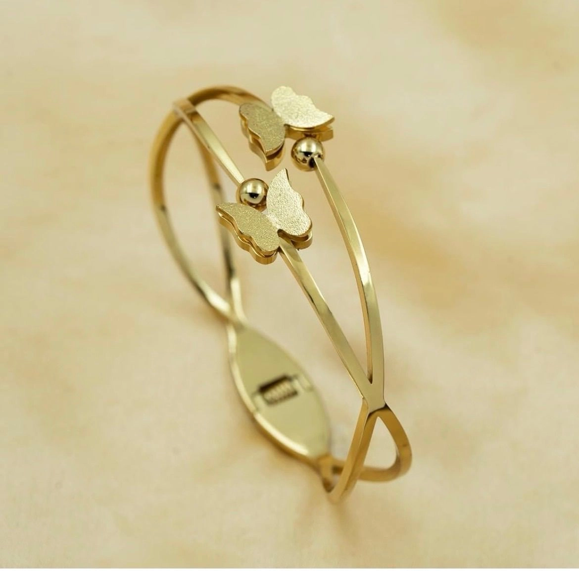 Double butterfly kada 1