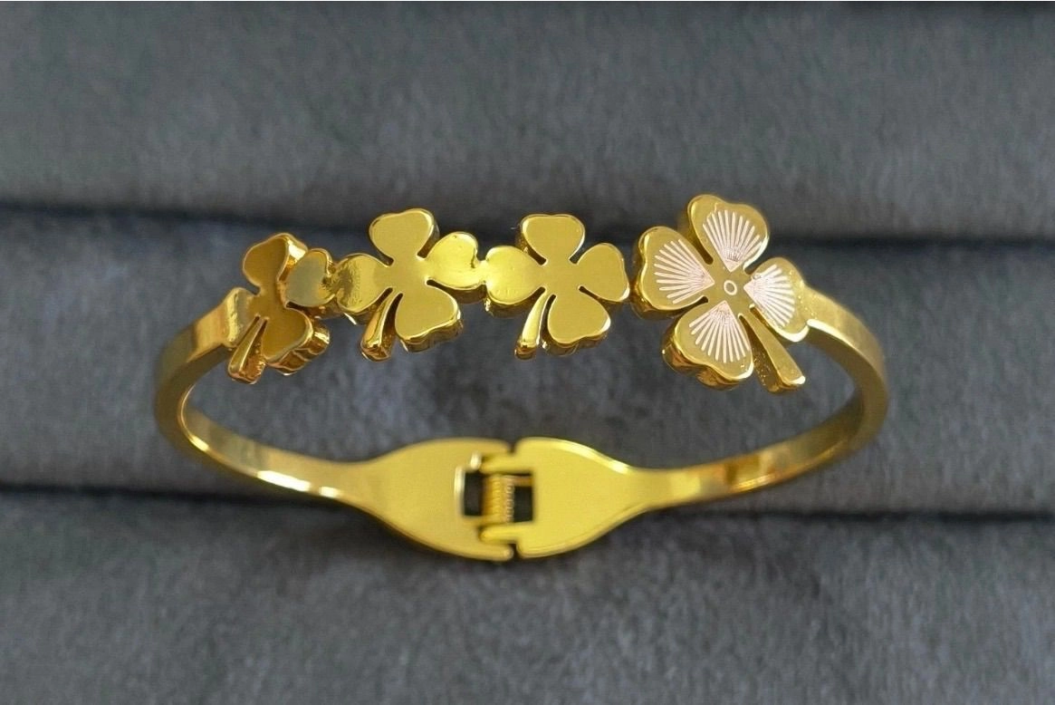 Flower studded kada