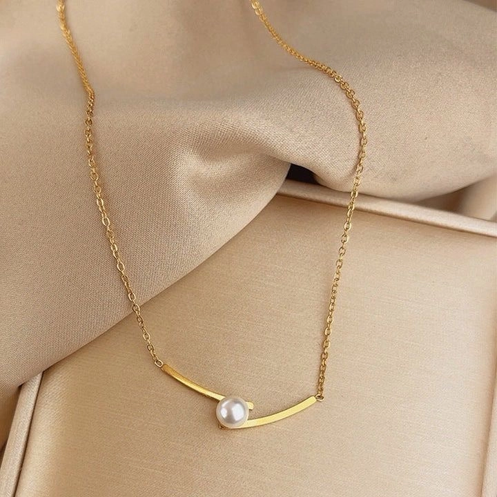 Golden Bar Pearl Pendant Necklace