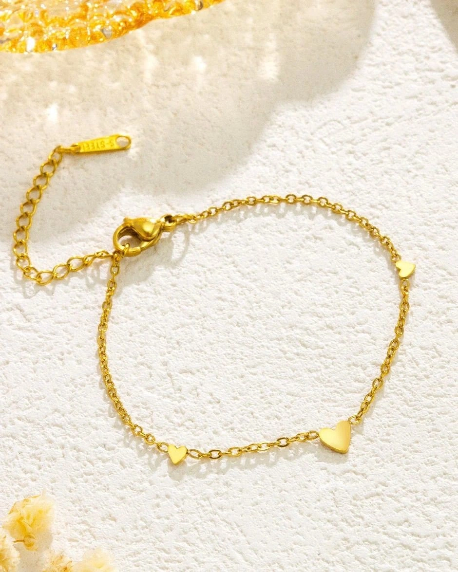 Tiny Charm Heart Bracelet
