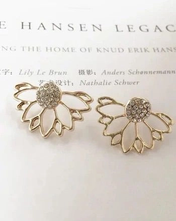 Daisy Gleam Earrings