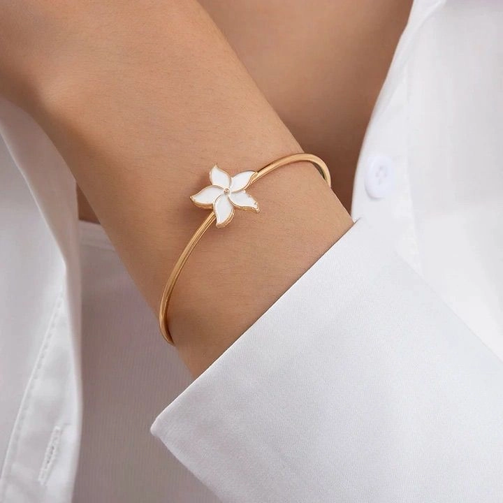 Ivory Blossom Bracelet