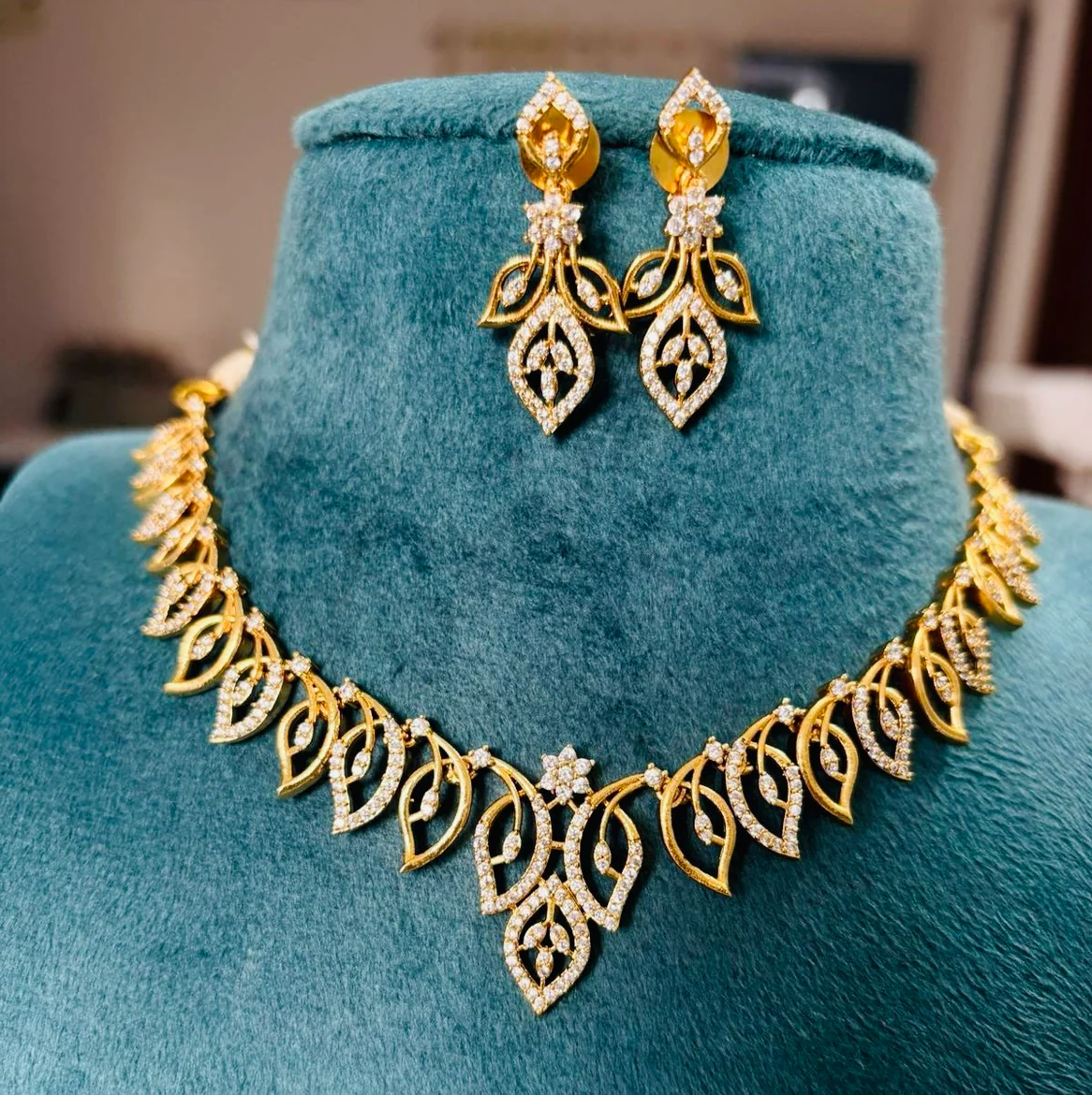 Golden Leaf Choker Set 🍃