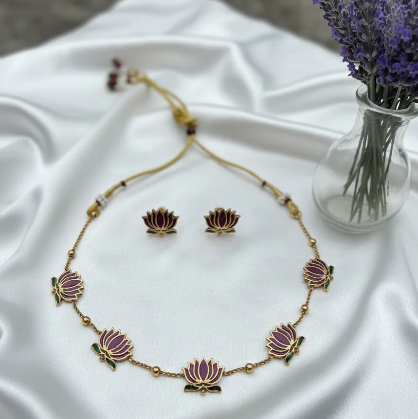Lotus Neklace