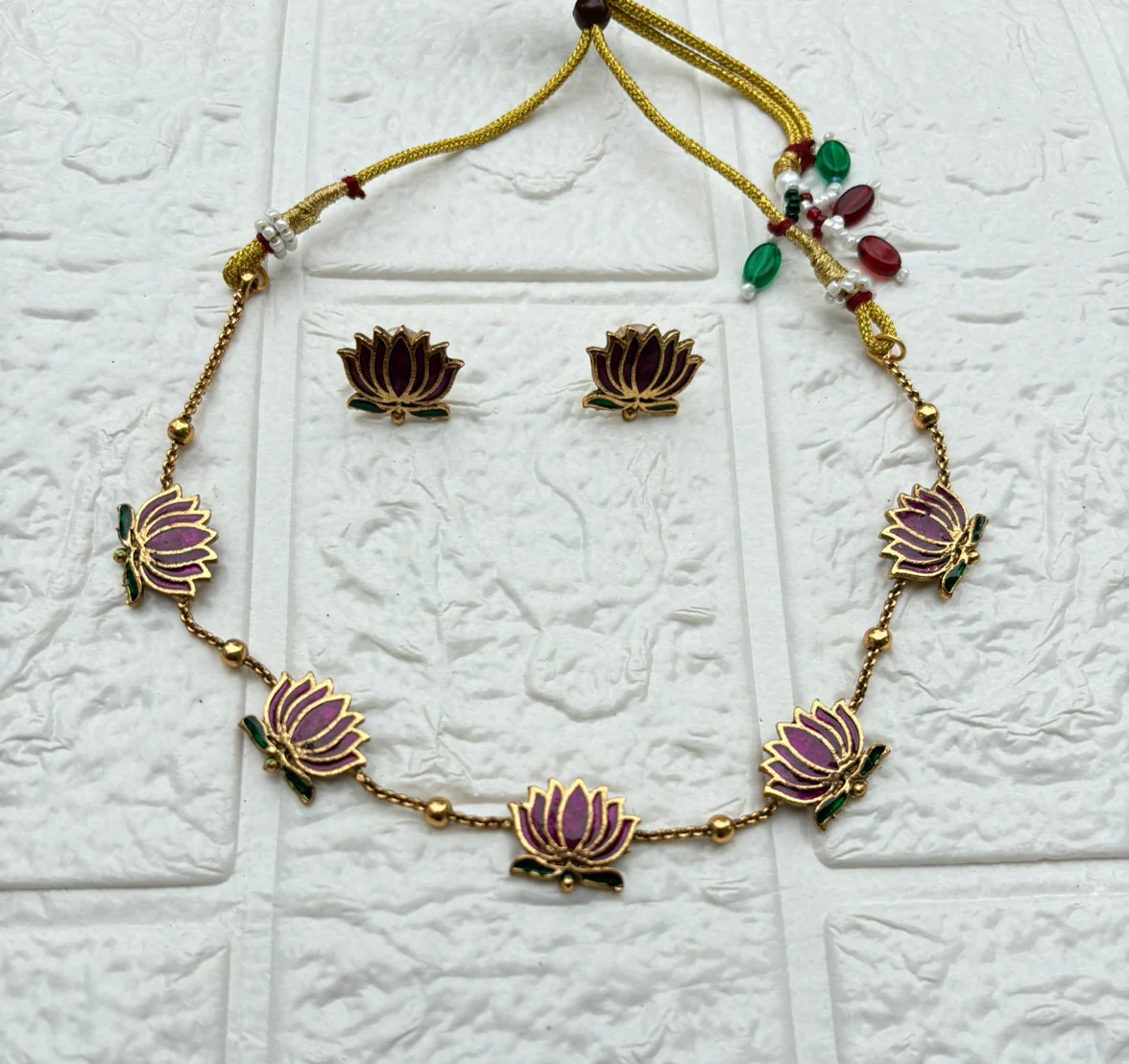 Lotus Neklace 2