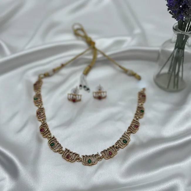 Lotus Neklace