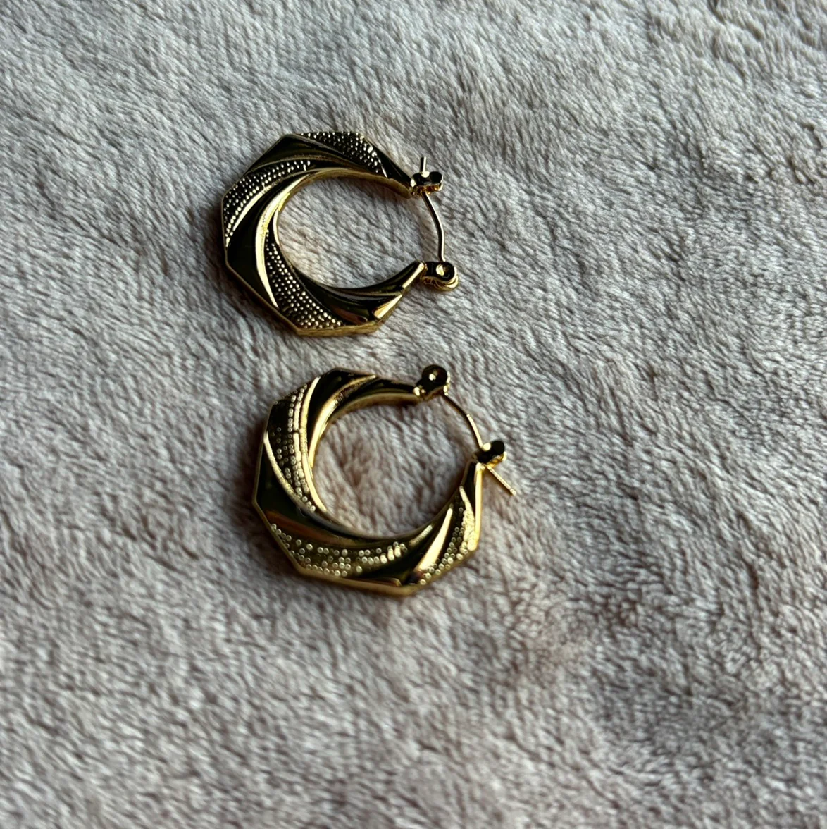 Anti tarnish hoop earring