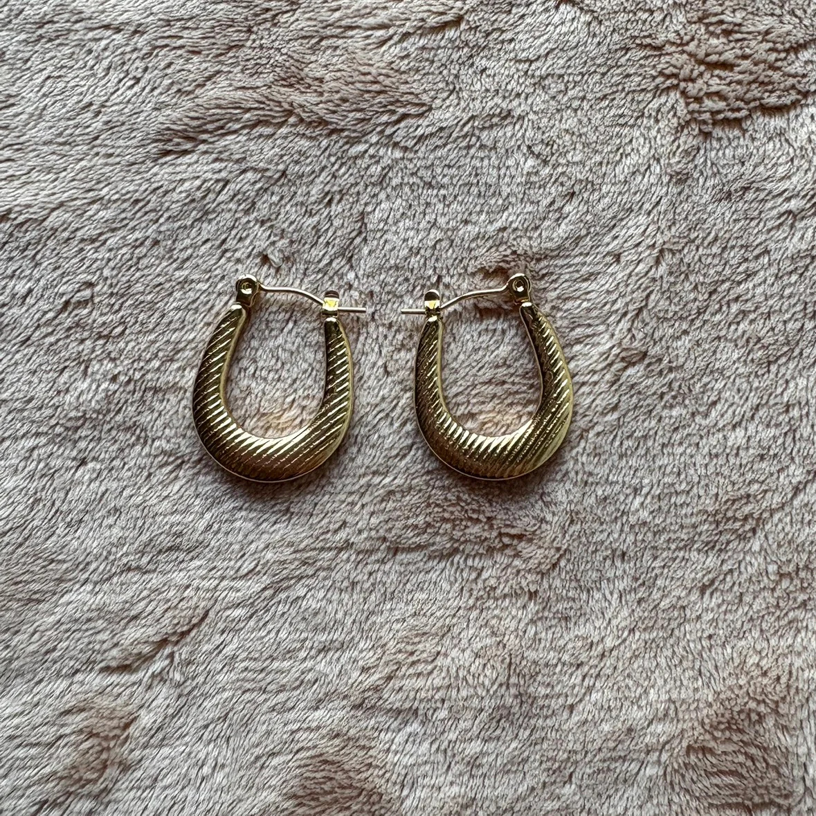 Anti tarnish hoop earring 2