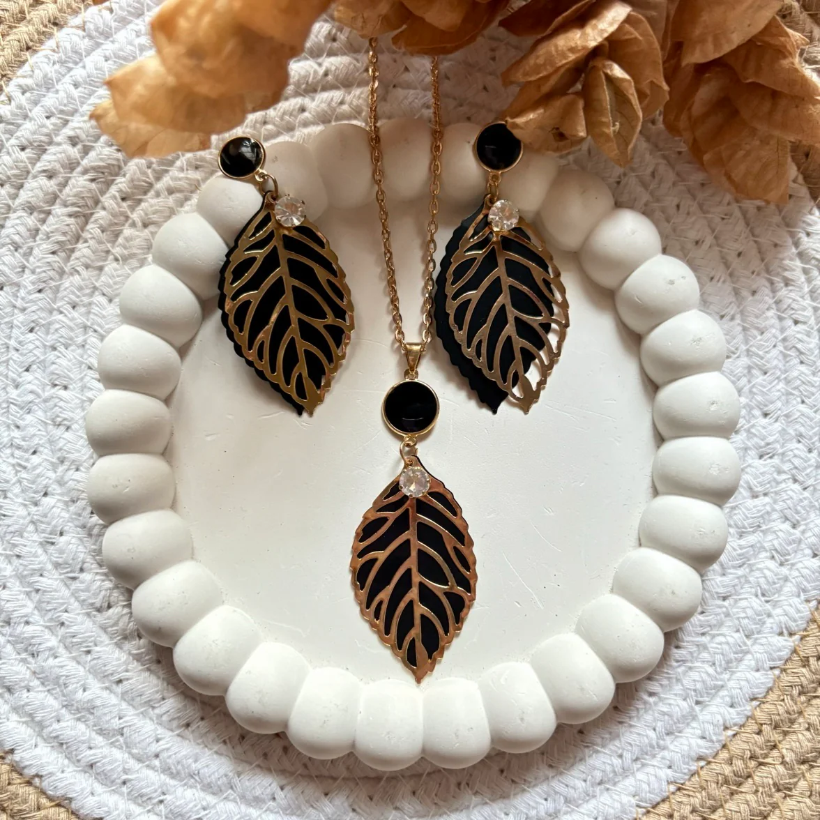 Black leaf Pendant Set 2
