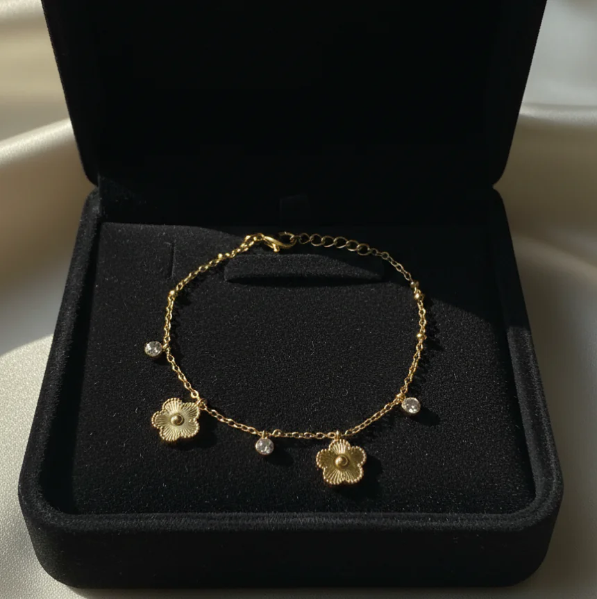 Anti tarnish Golden clover bracelet 2