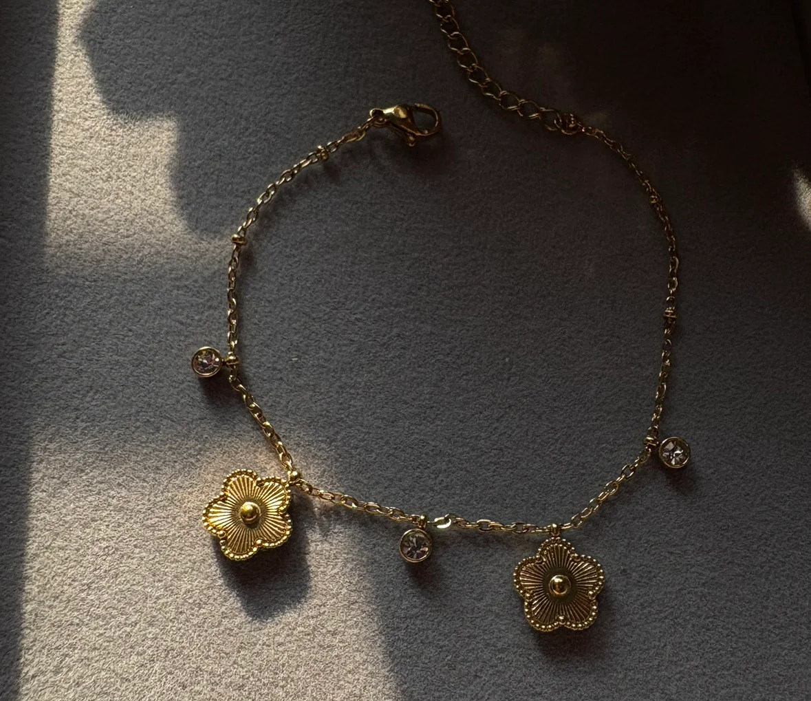 Anti tarnish Golden clover bracelet 4