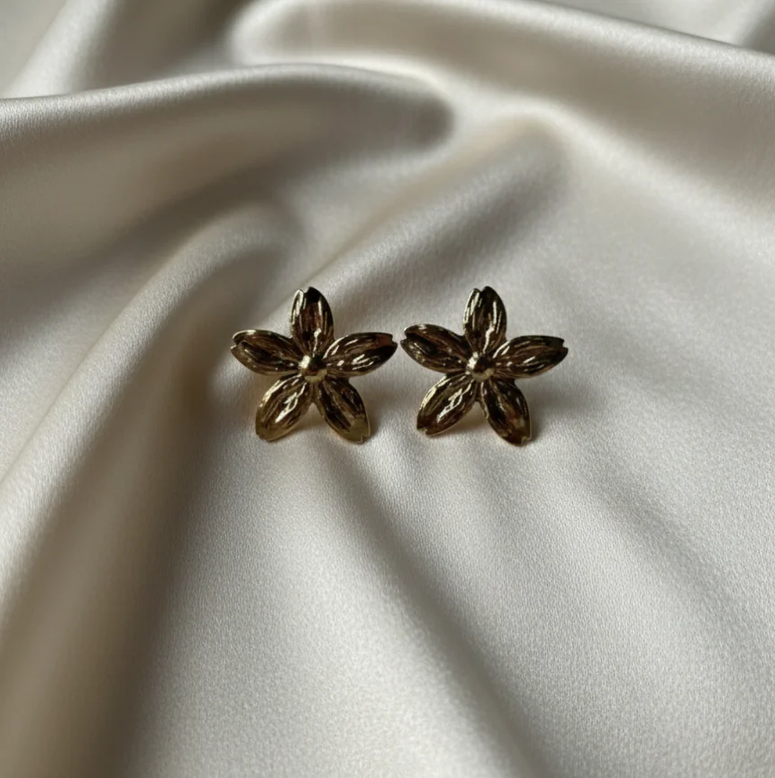 Anti tarnish Flower stud