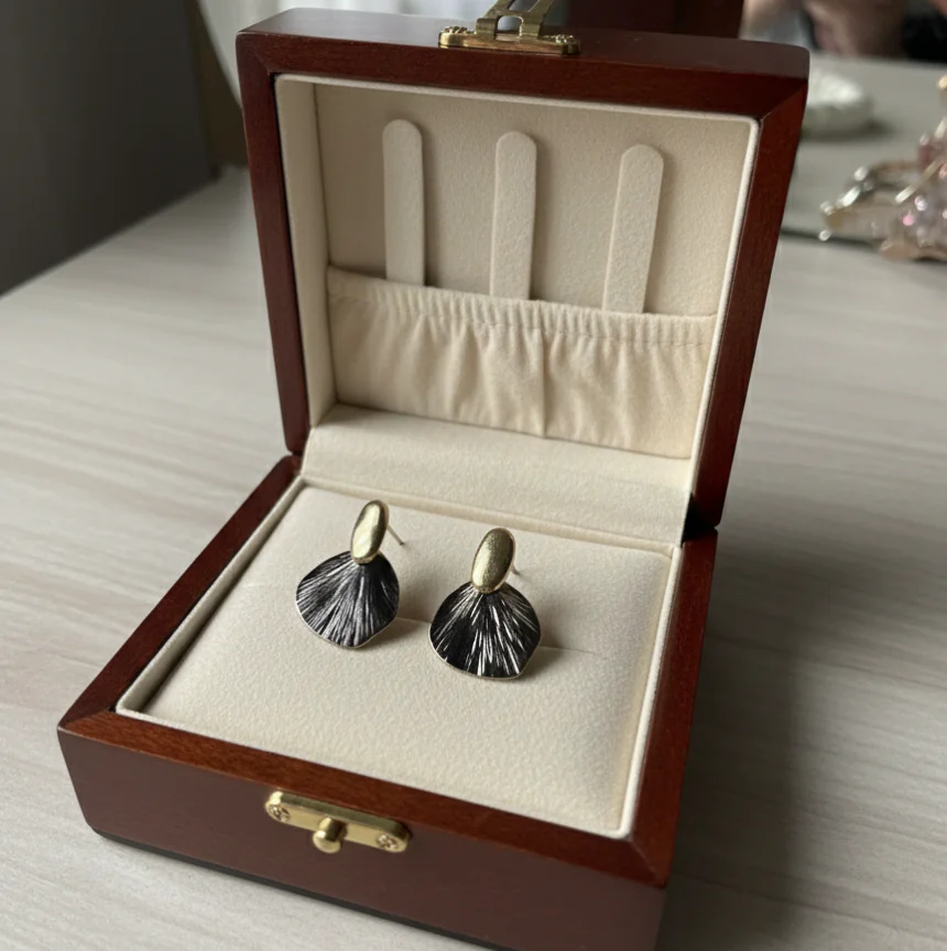 Leaf drop dangle earring