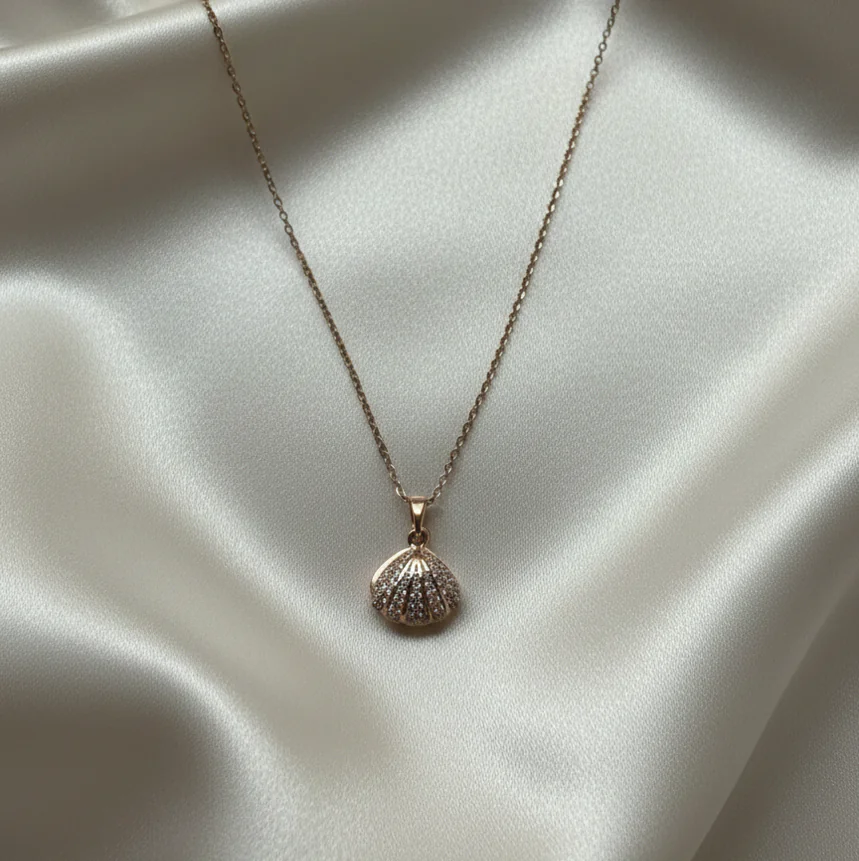 Anti tarnish Shell pendant