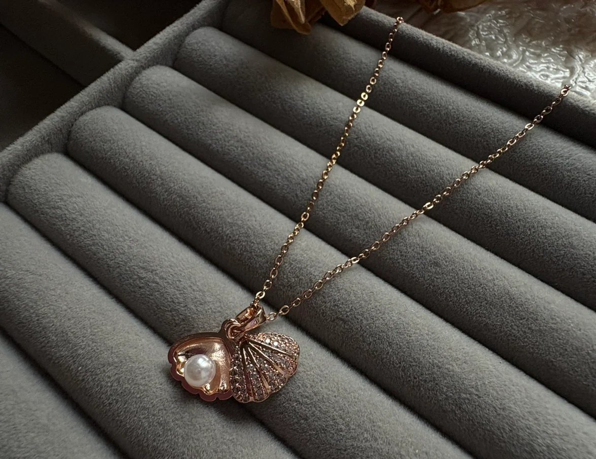 Anti tarnish Shell pendant 2