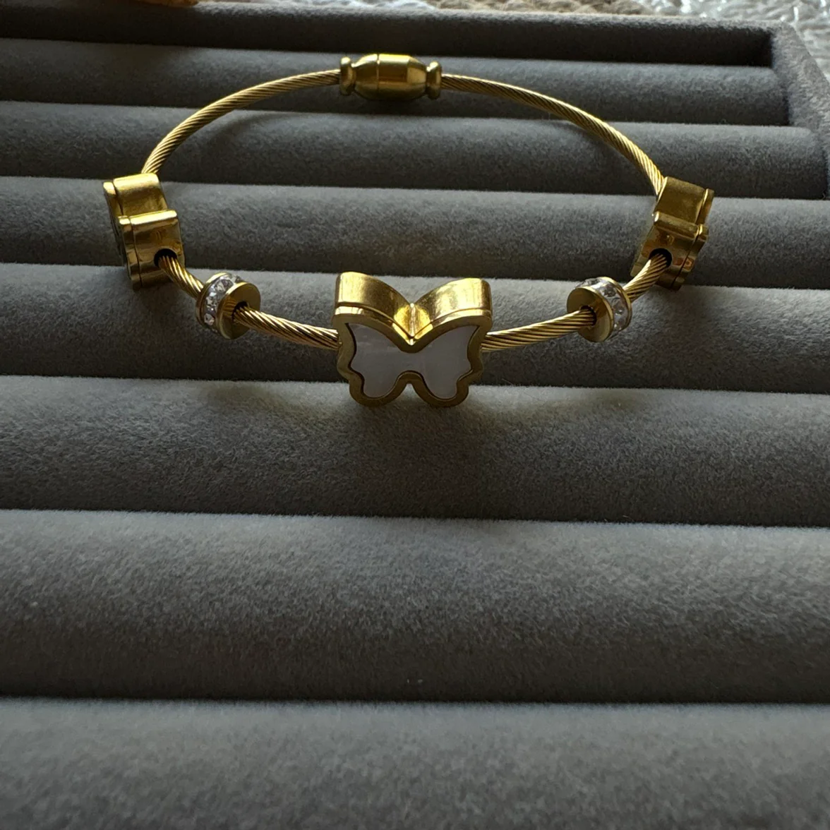 Anti tarnish Magnetic Lock Bracelet 2