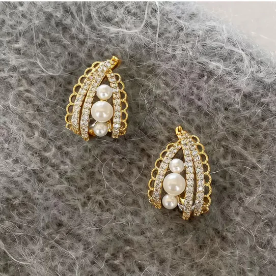 Pearl and stone stud