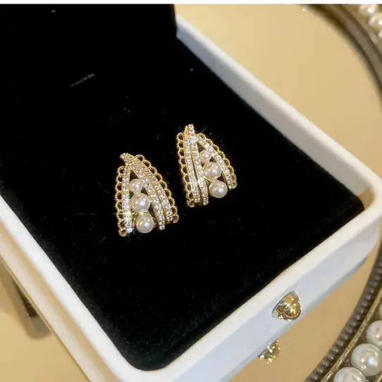 Pearl and stone stud 3