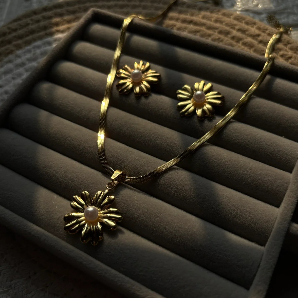 Anti tarnish Neklace & Earring 4