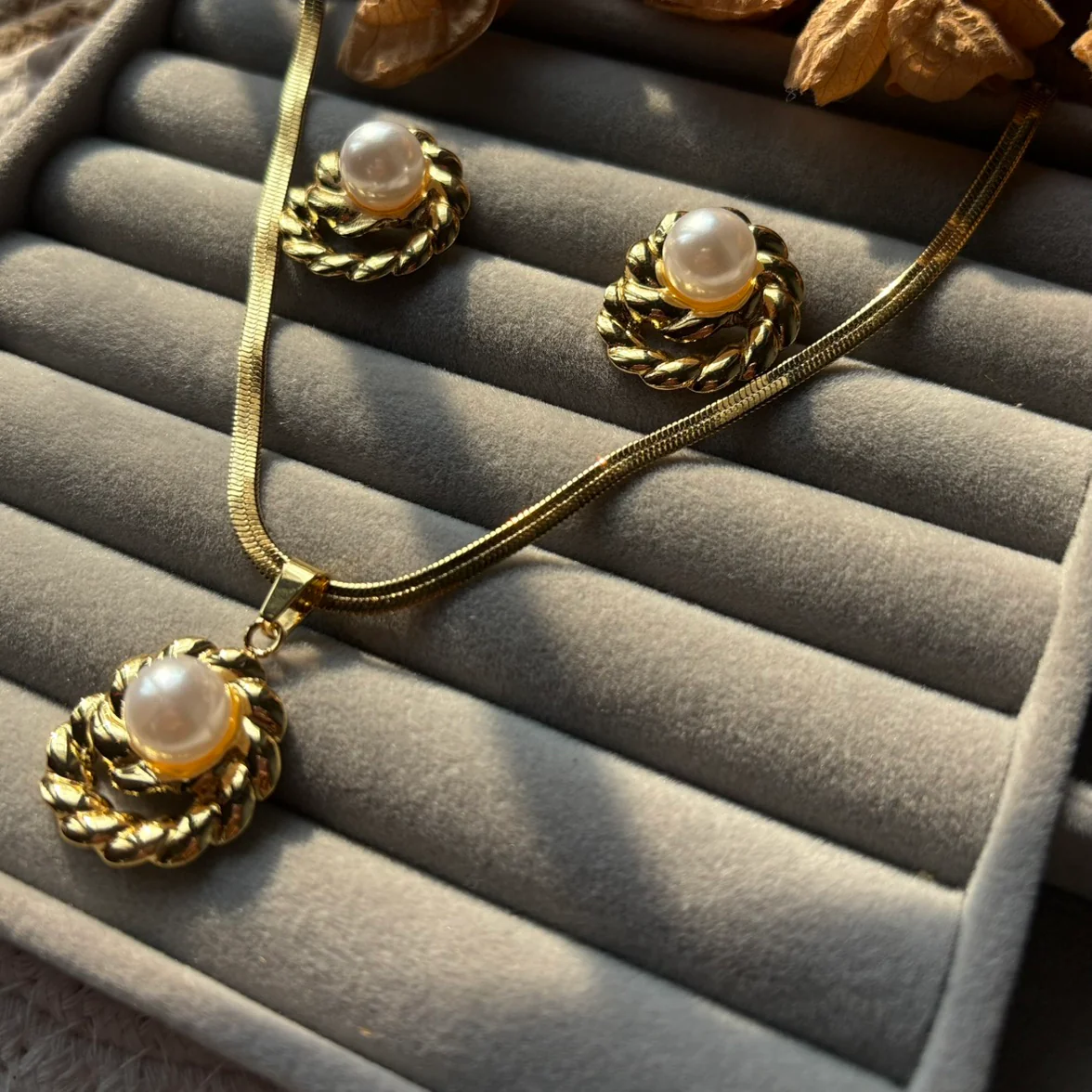 Anti tarnish Neklace & Earring 3