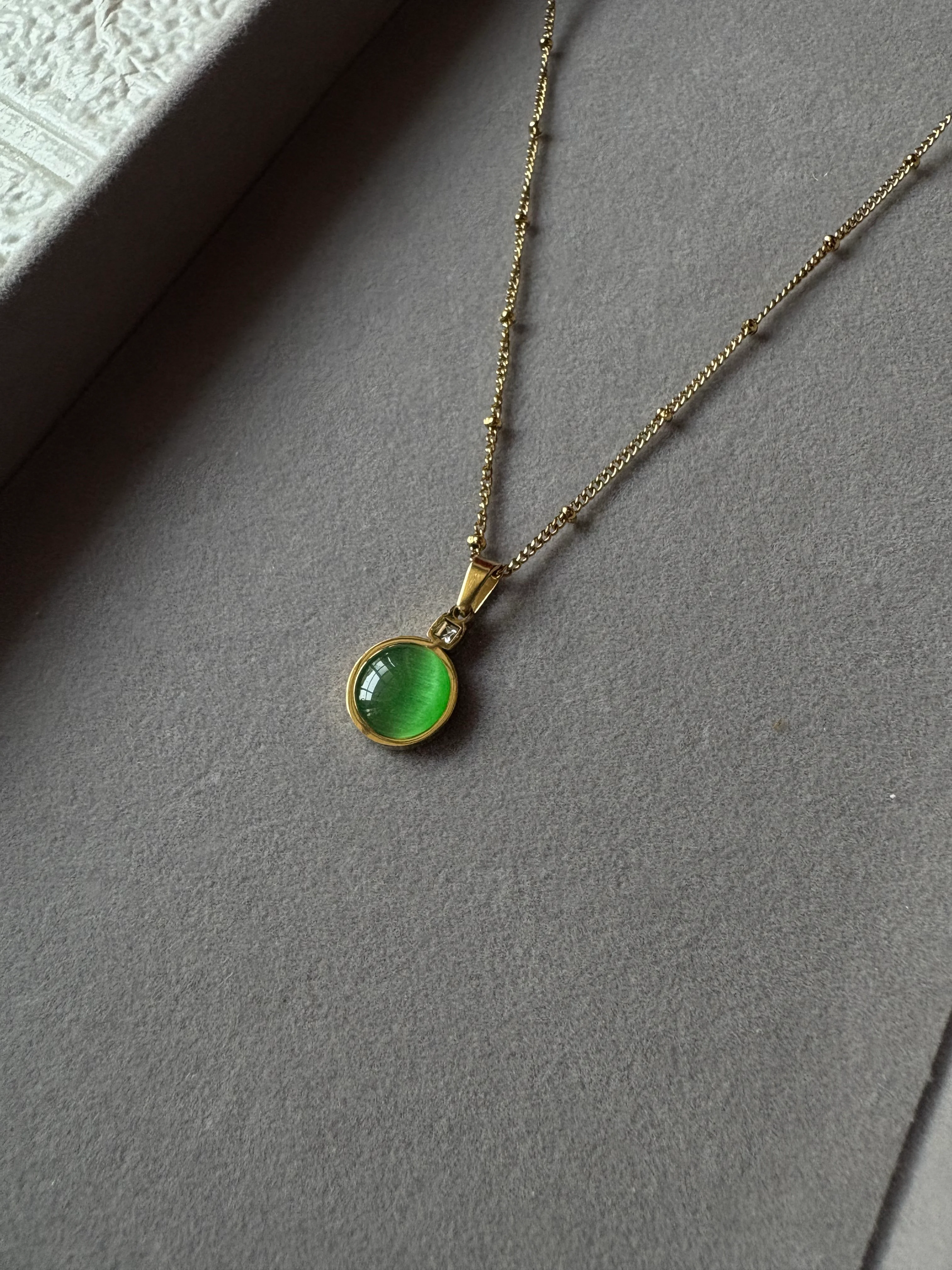 Anti tarnish green stone chain