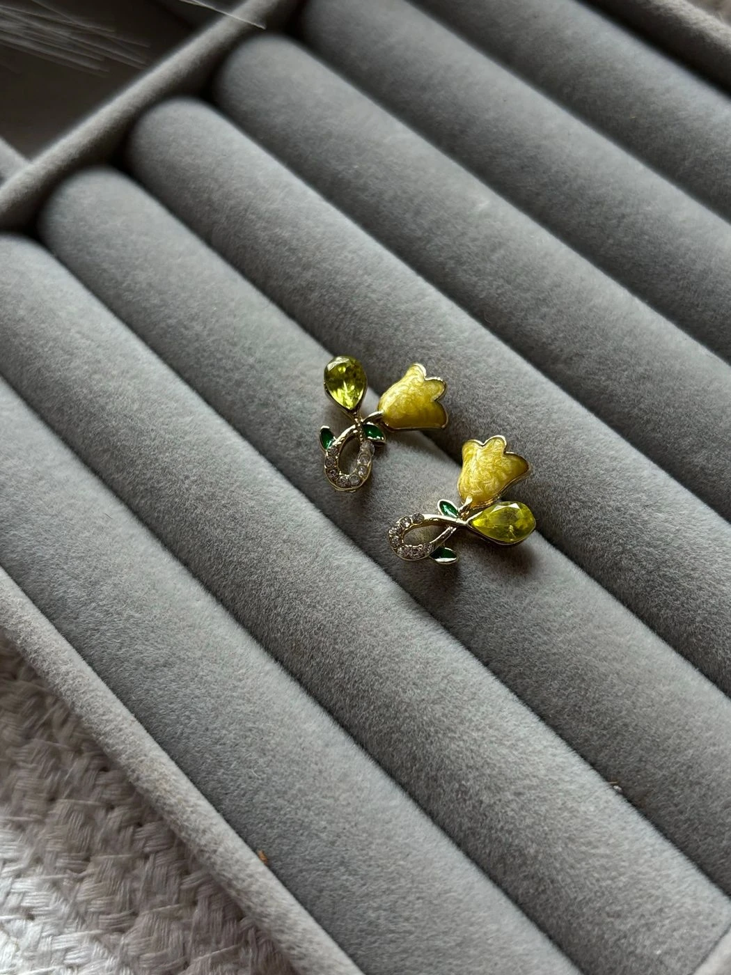 Tulip stud 2