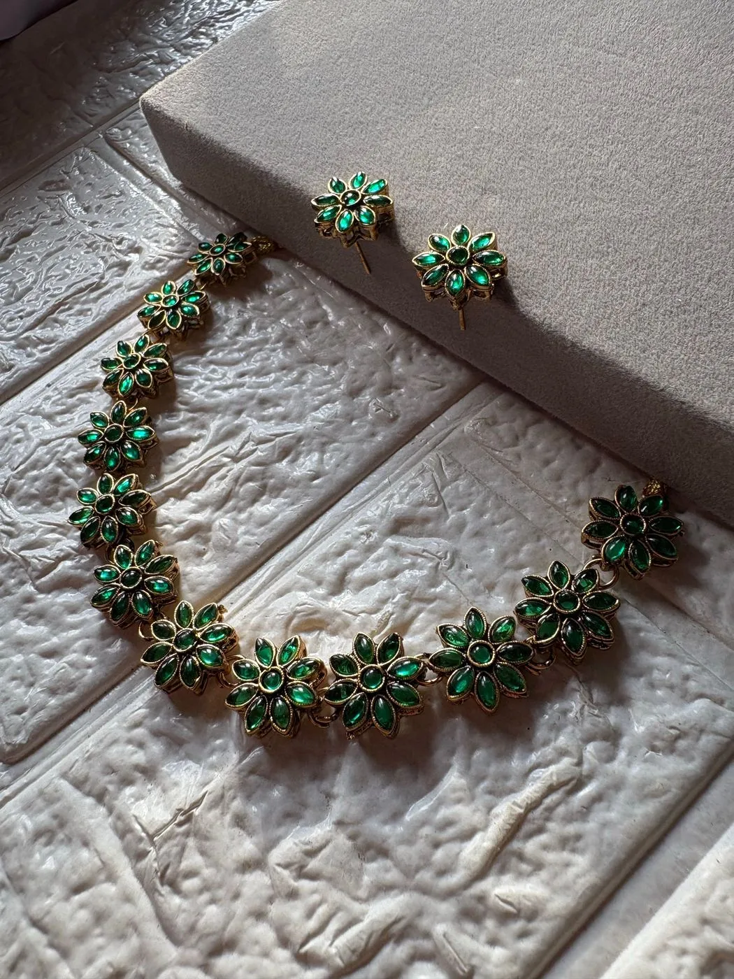 Flower Neklace 1