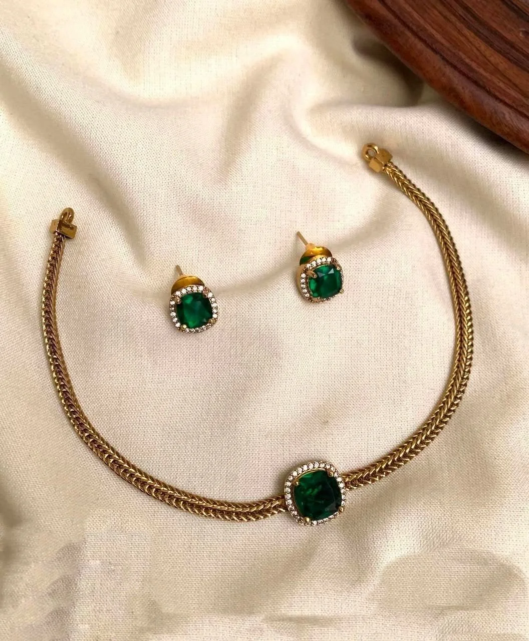 Simple Green stone Choker
