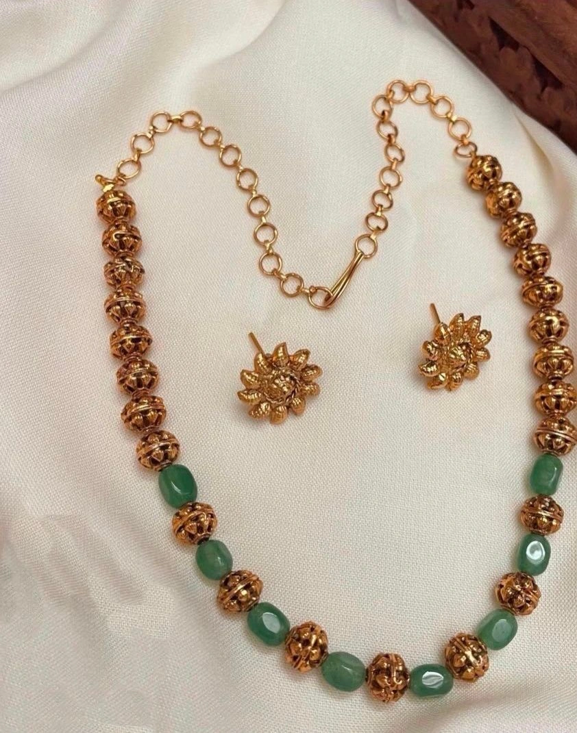 Green and Gold beaded Necklace 1