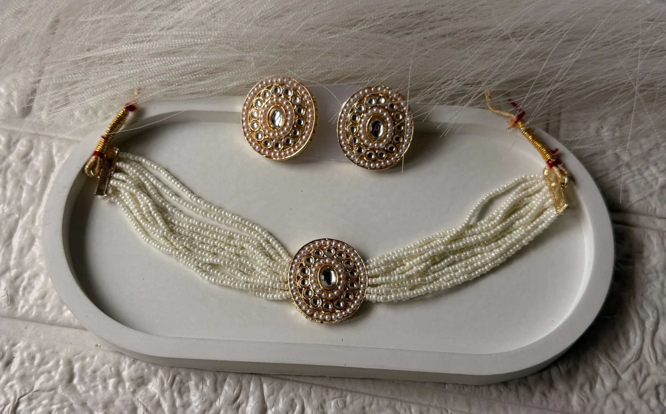White multi-strand choker 2