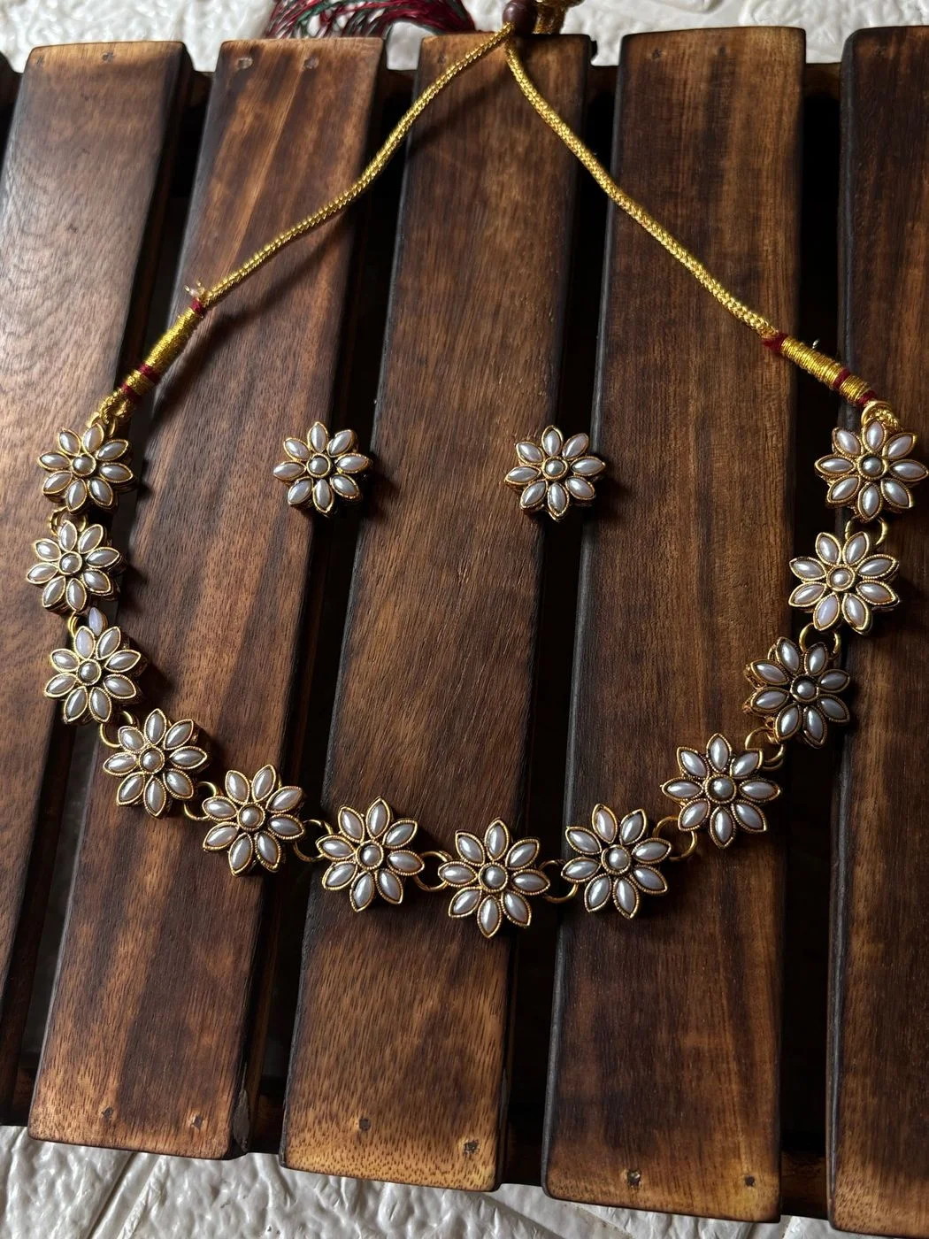 Flower Necklace -White 2