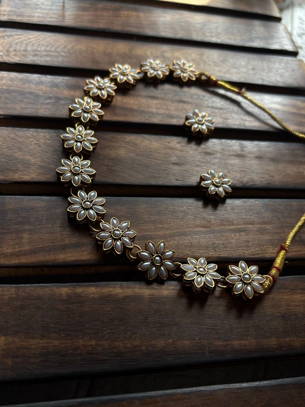 Flower Necklace -White 3