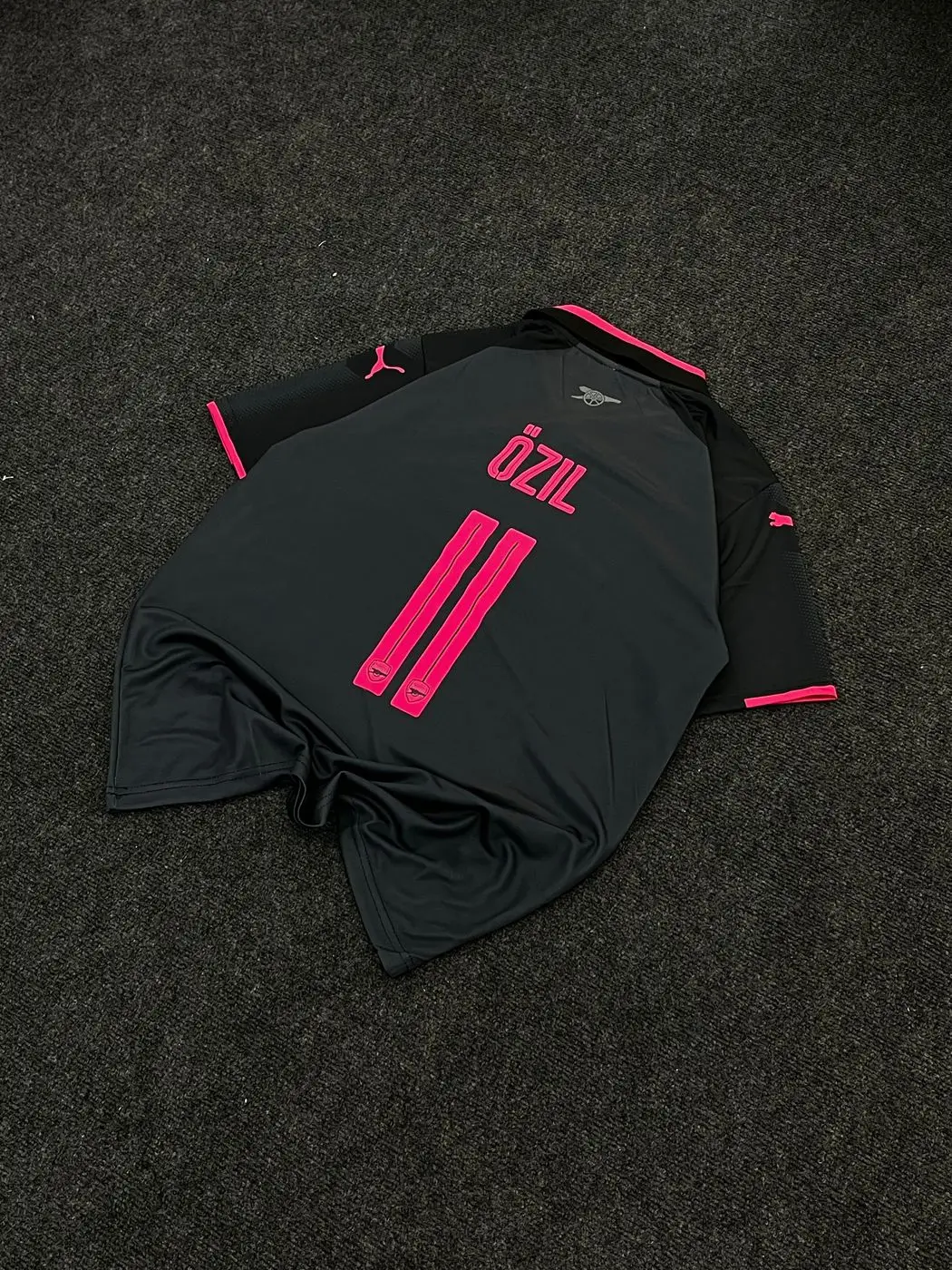 OZIL ARSENAL RETRO JERSEY 2