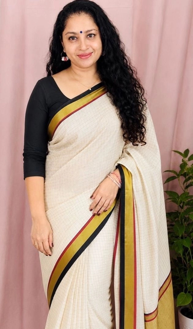Red and Black Border Check Kerala Saree 3