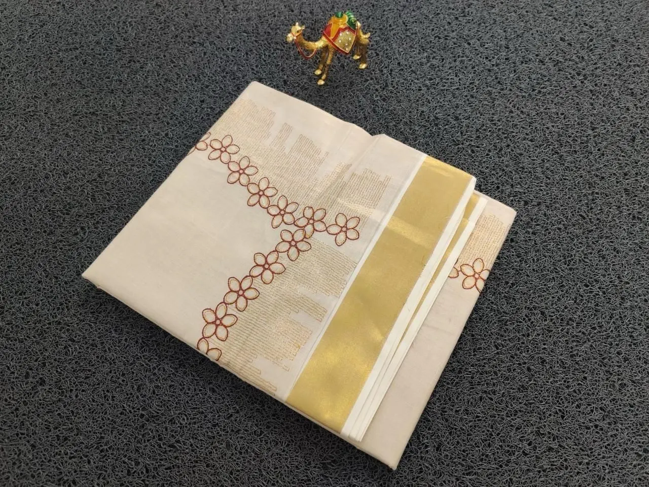 Kerala Tissue embroidered Saree 3