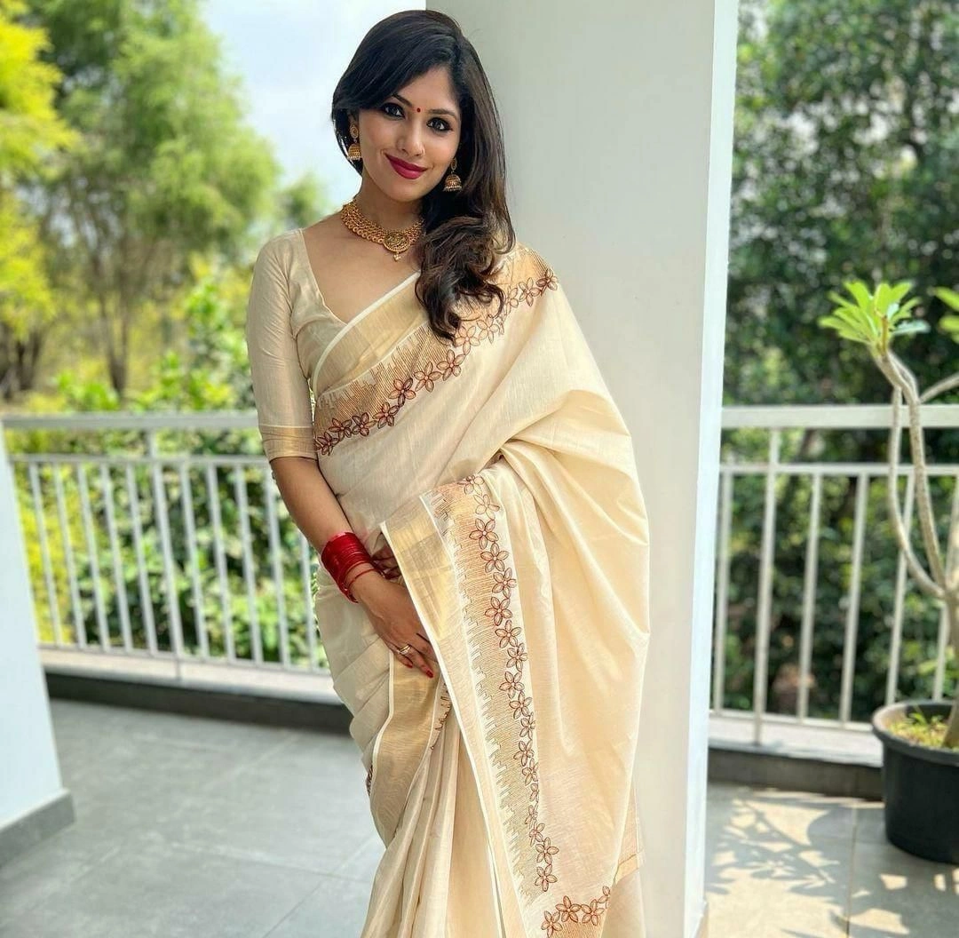 Kerala Tissue embroidered Saree 5