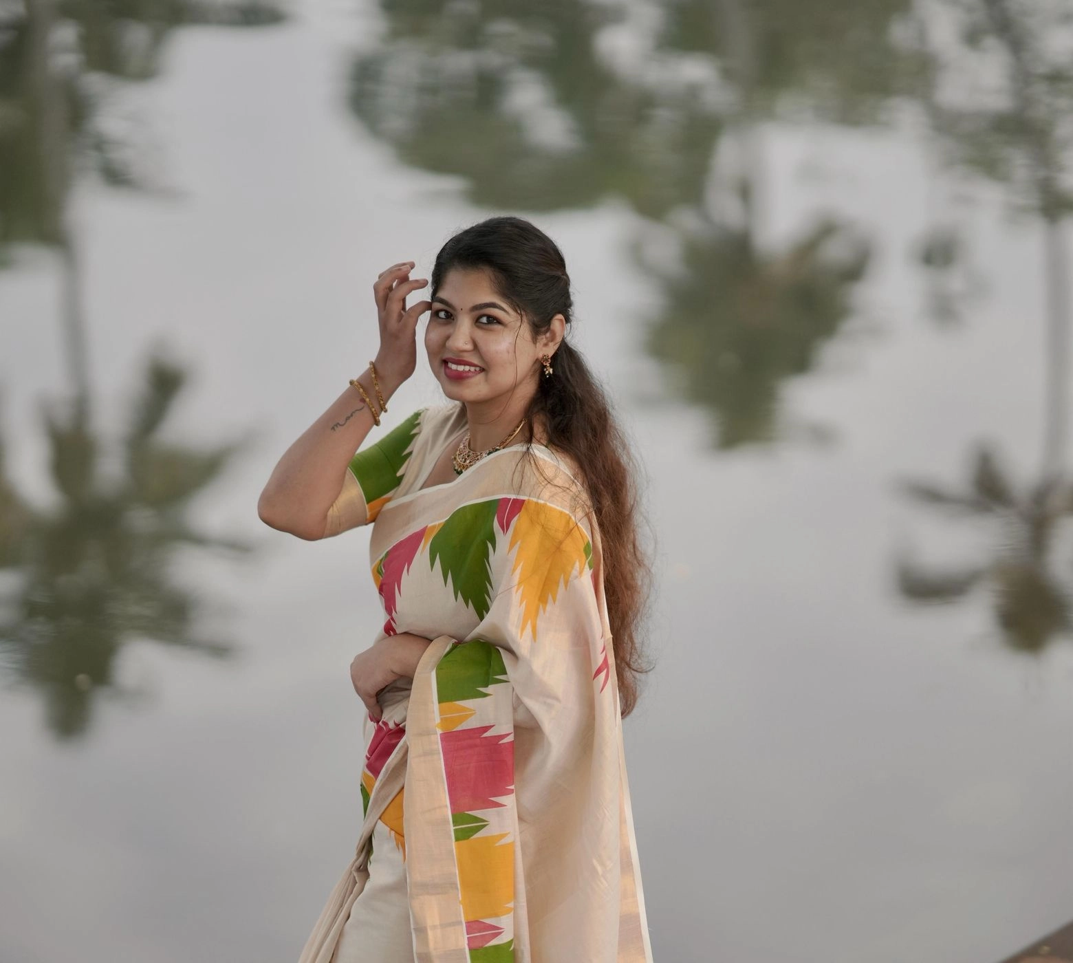 Multicolour Temple Golden Tissue Kerala Saree 5