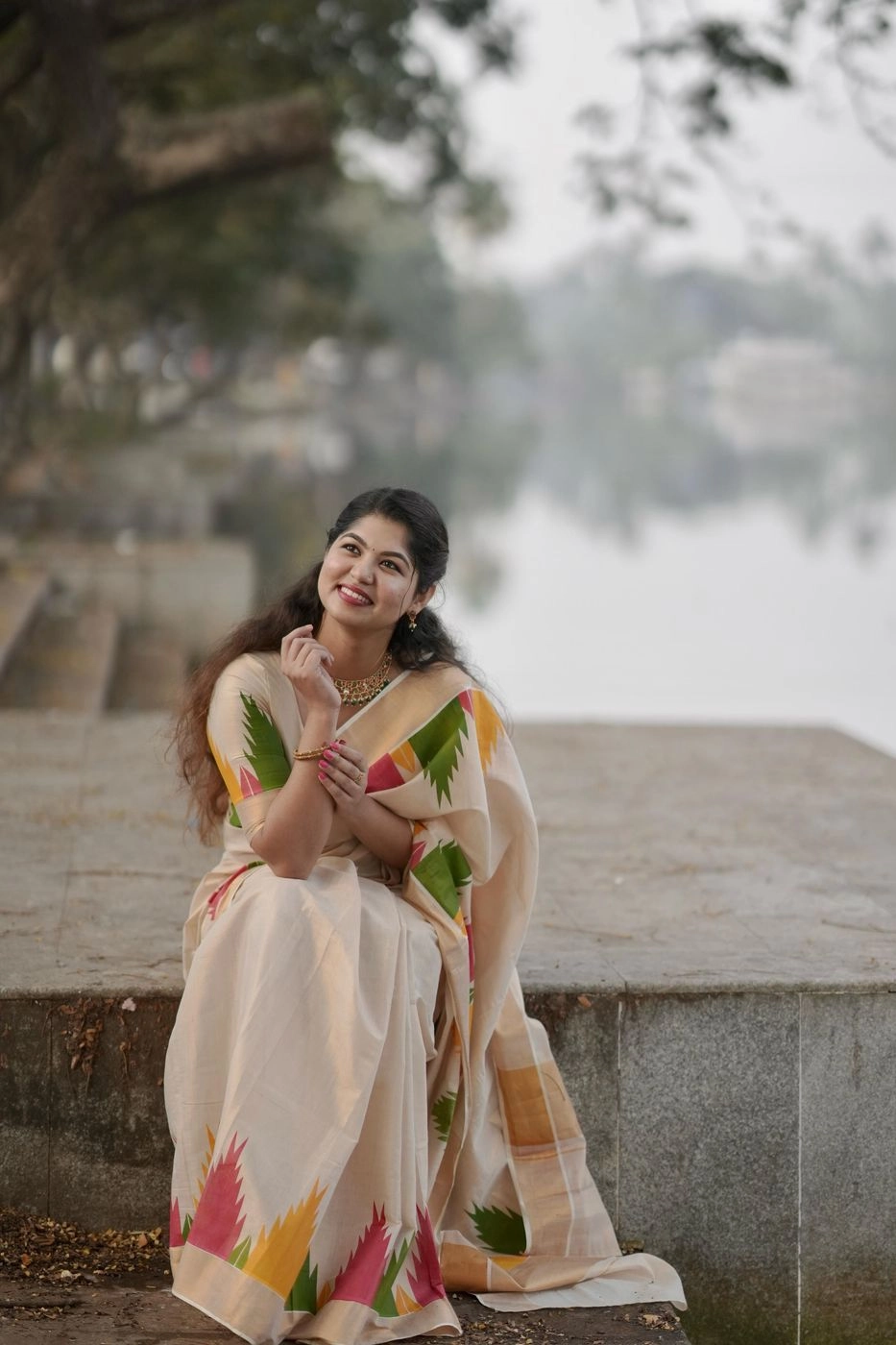 Multicolour Temple Golden Tissue Kerala Saree 10