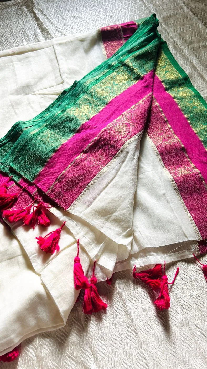 Premium Mul Cotton Saree with Contrast Zari Border – Off White | Pink & Green 4