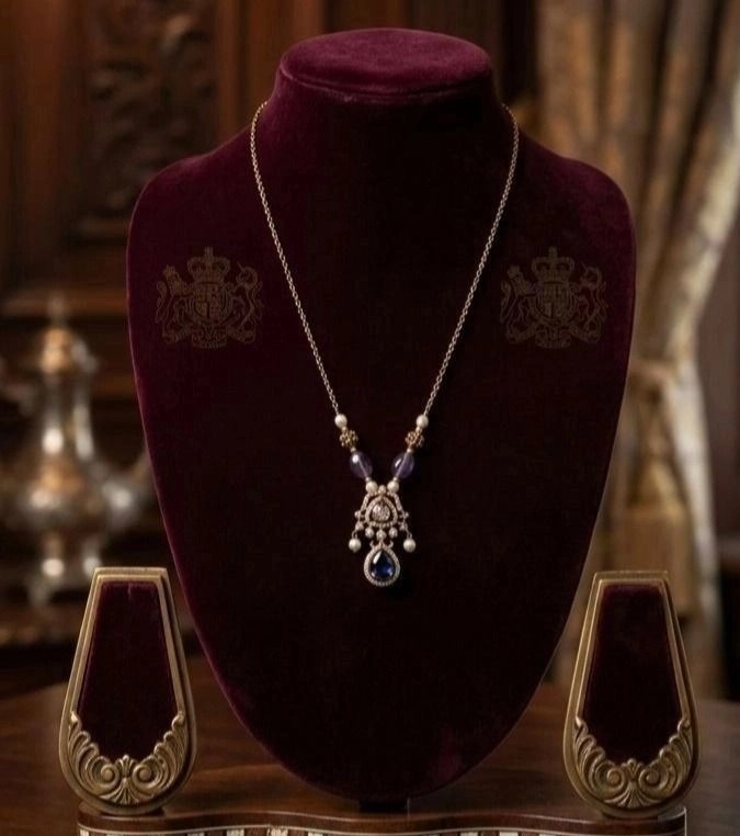 Blue diamond pearl chain