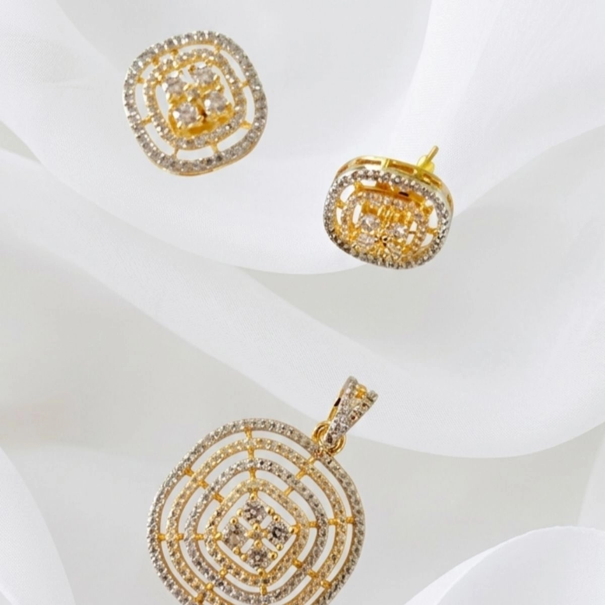 Diamond pendant with studs