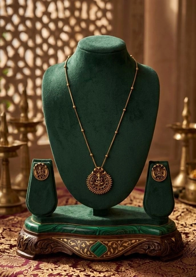 Emerald Kemp stone Lakshmi pendent long chain