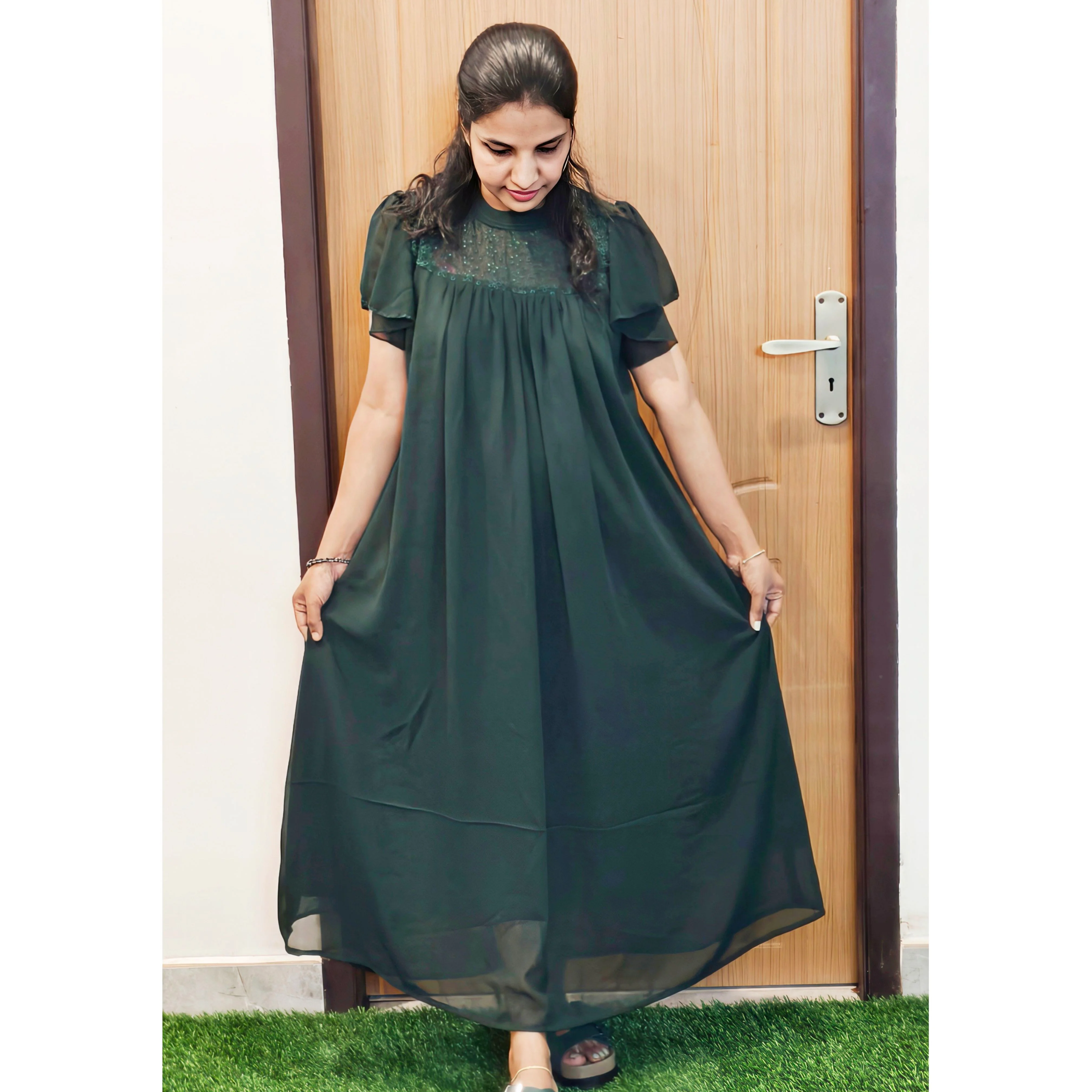 Green carpet: Georgette Aline kurti(DT014)