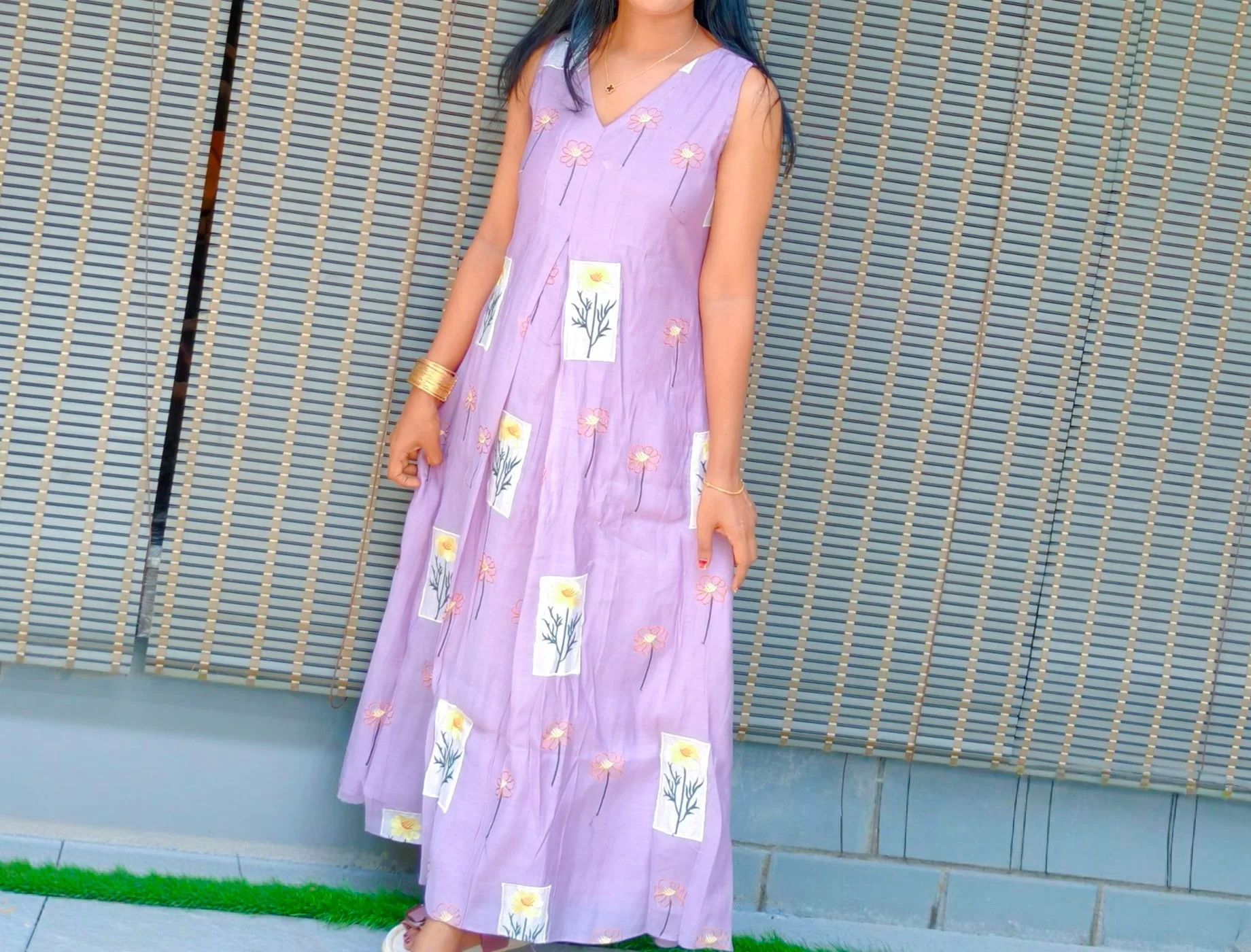 Lavender Bloom: Box Yoke Sleeveless Dress with Floral Appliqué(DT032)